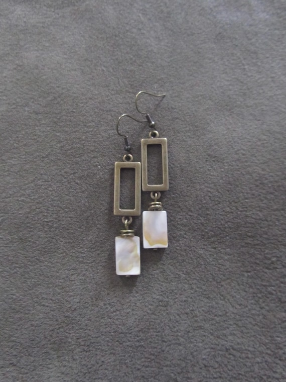 Mother of pearl and bronze earrings, white