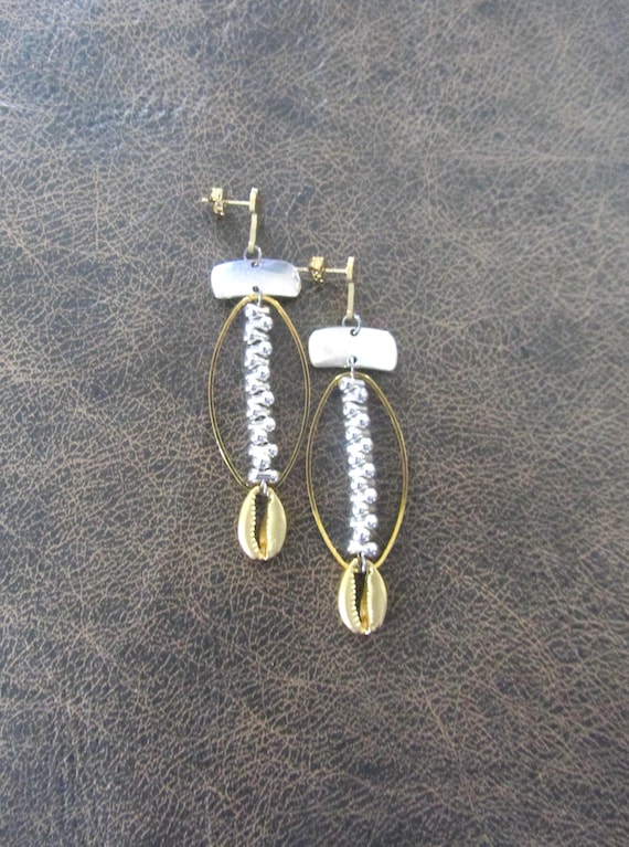 Cowrie shell oval hoop earrings