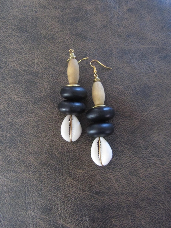 Cowrie shell and chunky black wooden geometric earrings