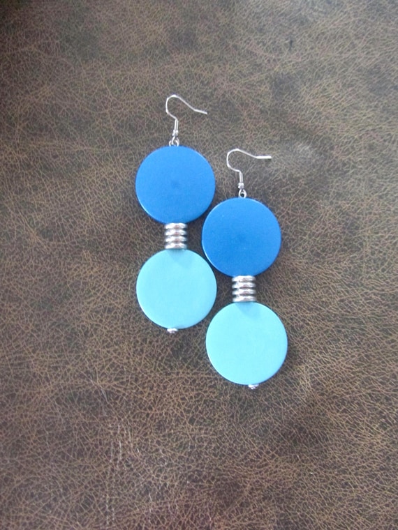 Mid century bold wooden earrings, blue 5
