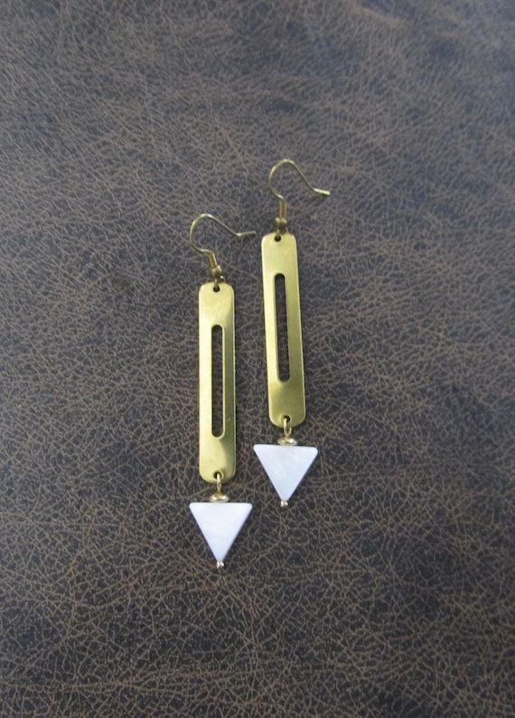 White mother of pearl shell and brass earrings