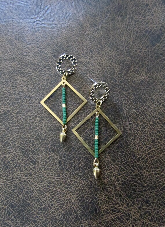 Green seed bead and brass geometric earrings
