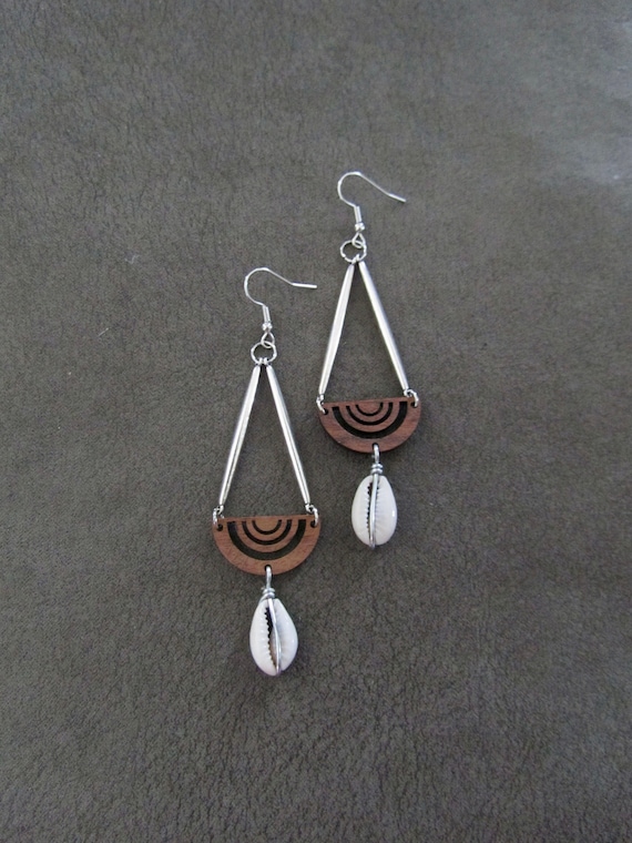 Cowrie shell and wooden mid century modern earrings 3