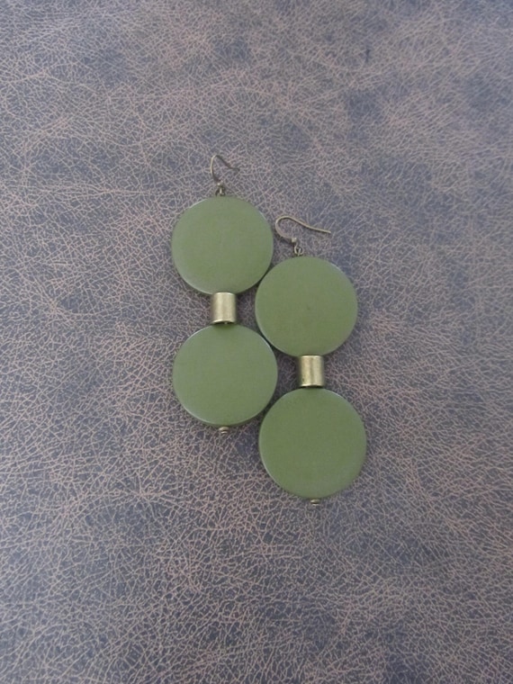 Mid century bold wooden earrings, olive green 22
