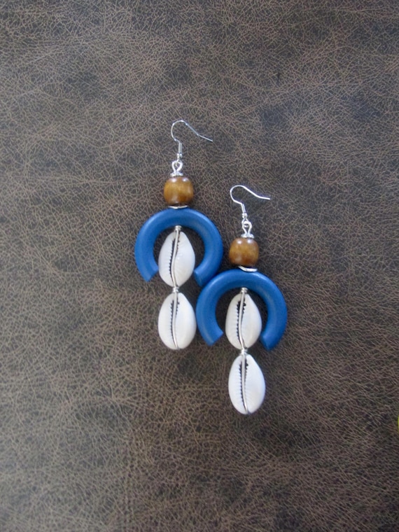 Chunky wood and cowrie shell mid century earrings, blue