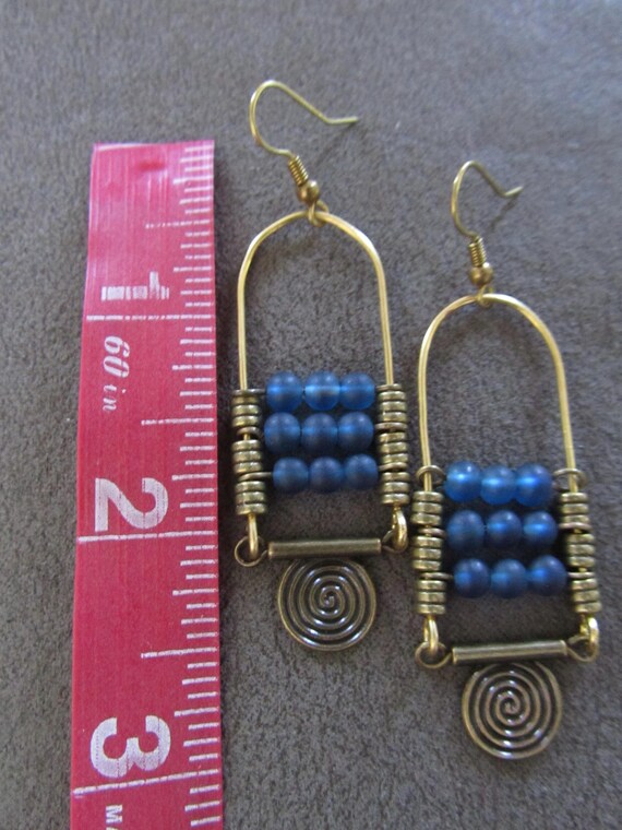 Boucles d'oreilles lustre en verre bleu clair : or, pendants de perles d'eau douce - France