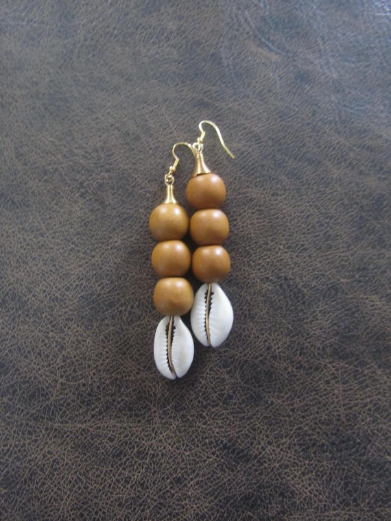 Natural wooden and cowrie shell earrings