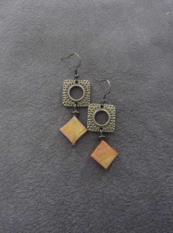 Brown mother of pearl shell and antique bronze earrings 1350