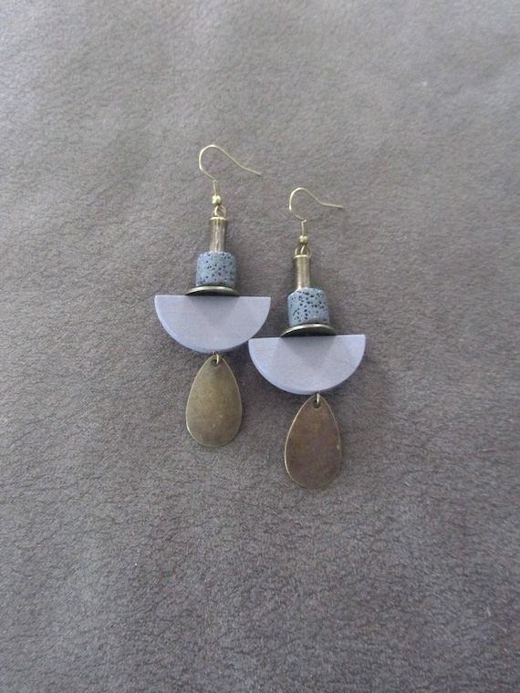 Gray wooden and bronze dangle earrings