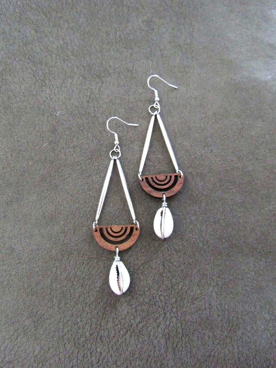 Cowrie shell and wooden mid century modern earrings 3