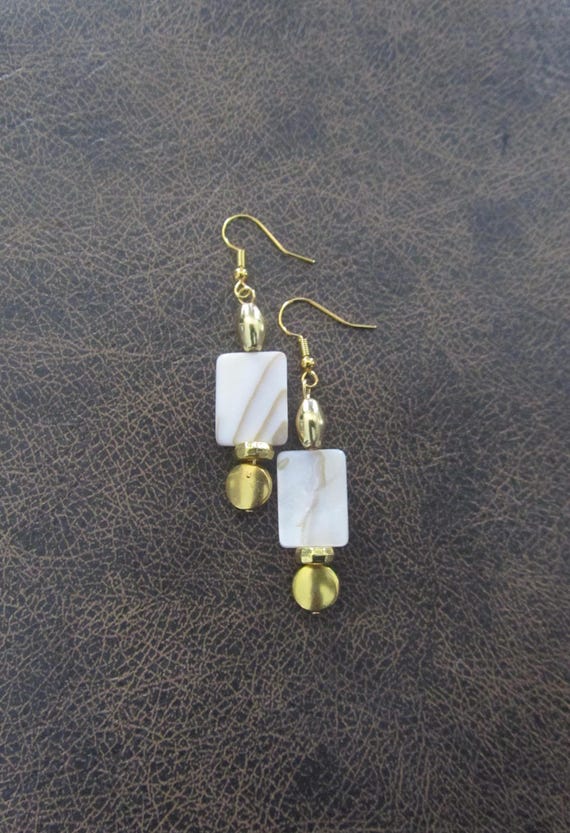 Mother of pearl and gold earrings, white