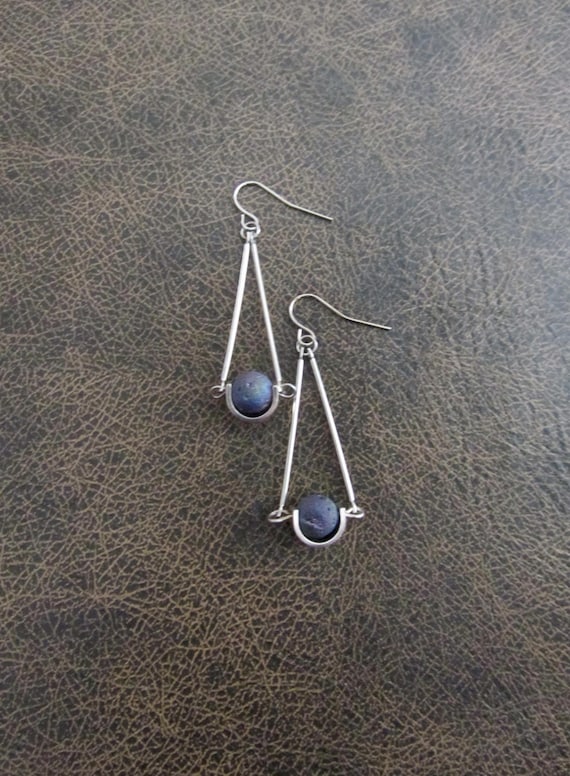 Silver pendulum earrings,  agate