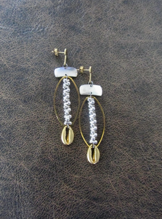 Cowrie shell oval hoop earrings