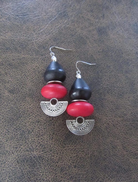 Bold wooden earrings, black and red