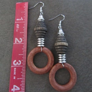 Chunky wooden Afrocentric geometric earrings zdjęcie 2