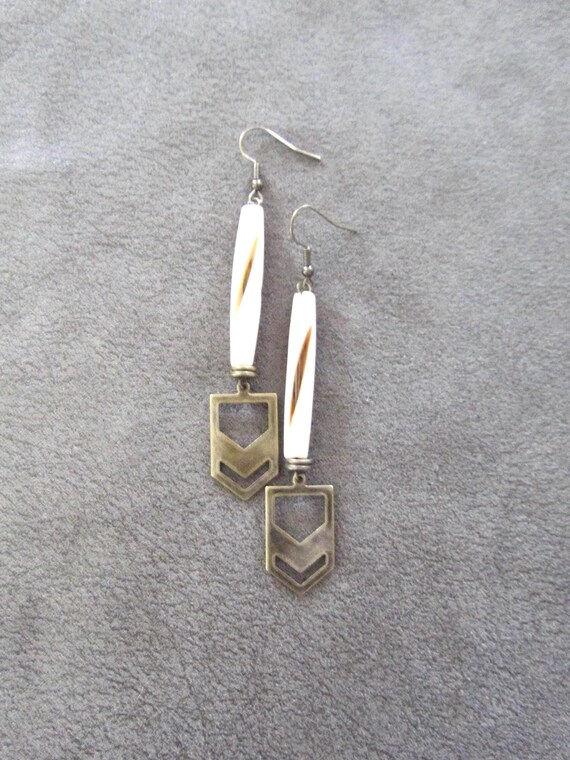 Ethnic tribal carved dangle earrings, cream 2
