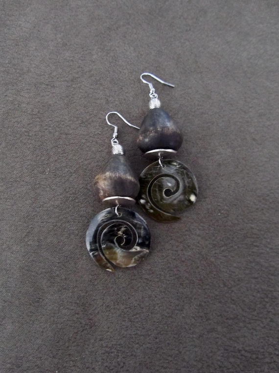 Spiral shell and wooden earrings 33