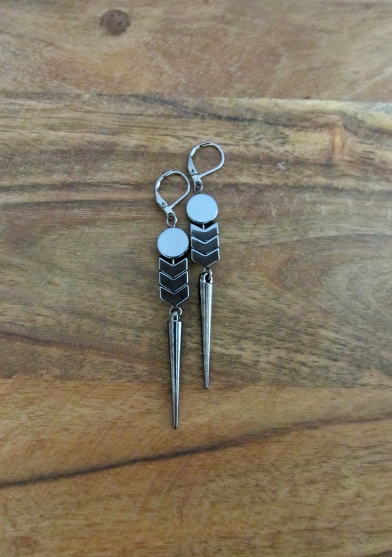 Simple gray gunmetal spike earrings 2