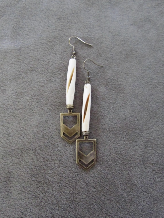 Ethnic tribal carved dangle earrings, cream 2