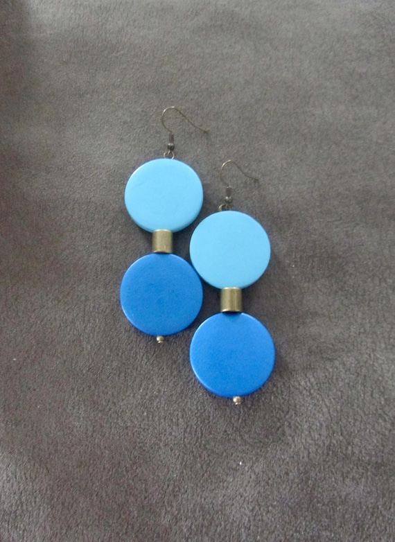 Mid century bold wooden earrings, blue 4