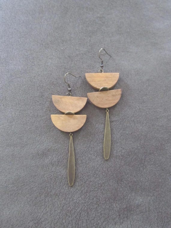 Long natural wood and bronze earrings