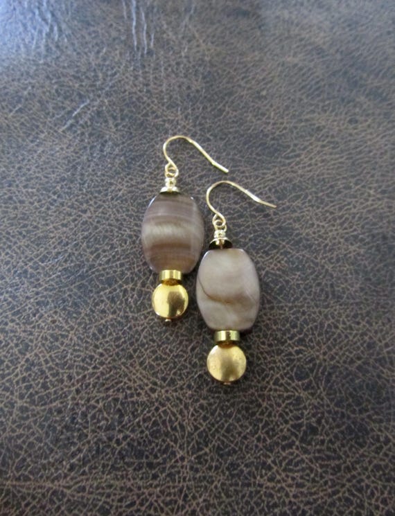 Mother of pearl and gold earrings, brown