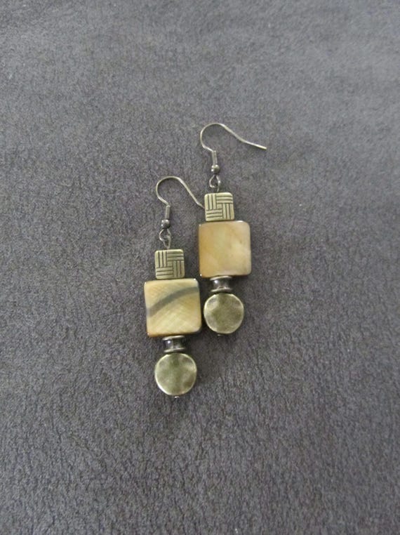 Brown mother of pearl shell and antique bronze earrings 135