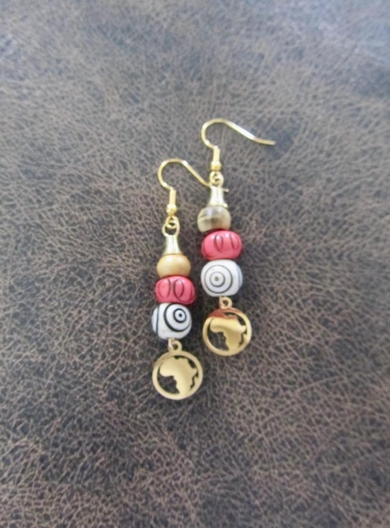 Multicolor carved bone and stainless steel Africa earrings 2