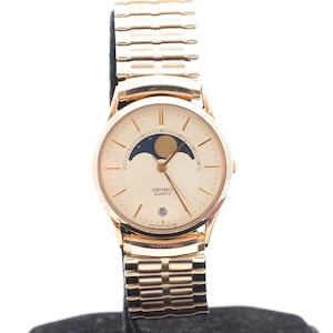 ぴ New Old Stock Seiko Moon Phase quartz Dress watch, very