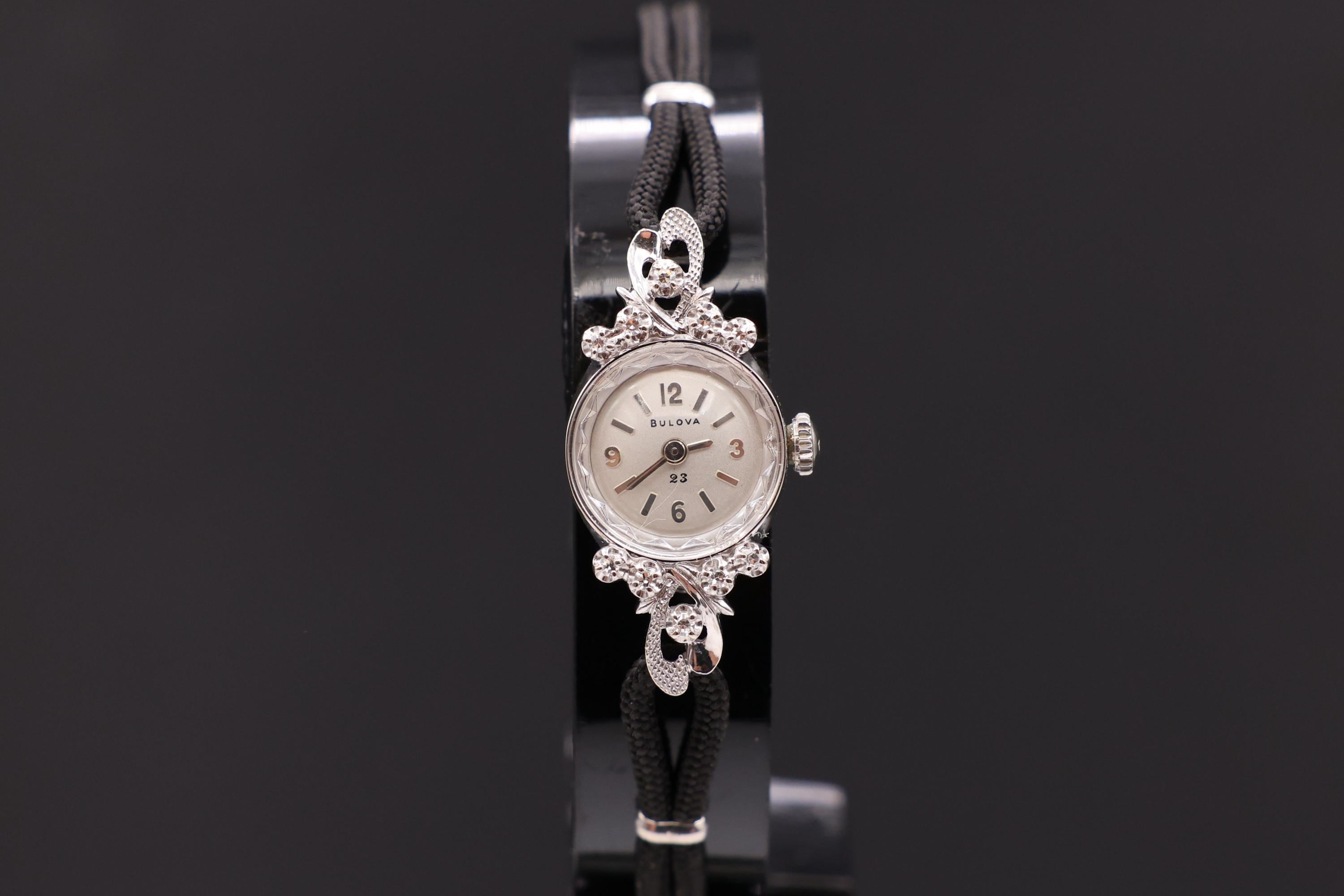 Vintage Authentic 14K Gold Diamond Bulova 23 Jewels Women display picture 1