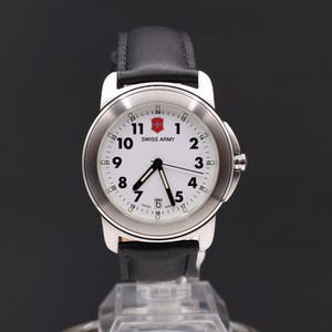Vintage Men&#39;s Swiss Army Victorinox Stainless Steel Water Resistant 100m Quartz Watch