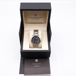 Victorinox Swiss Army 241333 Quartz Analog Stainless Steel Men&#39;s Watch