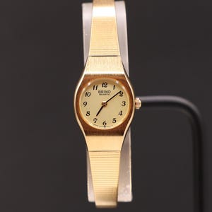 Vintage Women's Seiko 2P20 0A89 Quartz Gold Tone Wrist Watch