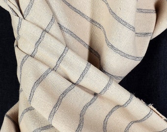 Weicher, mokkabrauner, 100% Baumwollstoff mit horizontal gewebten schwarzen Streifen, neutrales thailändisches gewebtes Bastelmaterial, wird als lose Ware verkauft PHA177