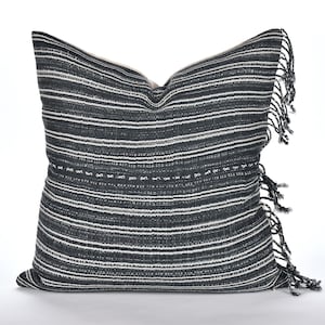 Decoración del hogar bohemia, funda de almohada de algodón tejida a mano, cojín cuadrado de 48 cm, almohada de rayas con borlas blancas y grises, tinte natural LL35
