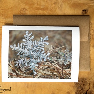 Carte de voeux représentant un flocon de neige dans Forest Duff - Hiver - Neige - À tout moment - Vierge à l'intérieur