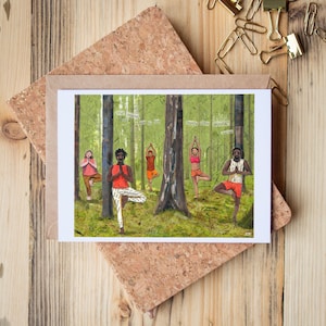 Carte de voeux de collage technique mixte de personnes faisant la pose d'un arbre, yoga dans la forêt, diversité, enracinement, connexion à la nature - Blank Inside