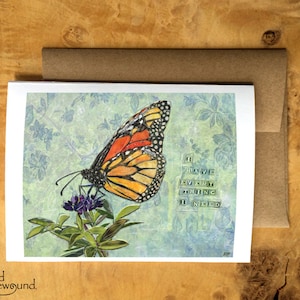 Carte de voeux représentant un collage en papier d'un papillon monarque - J'ai tout ce dont j'ai besoin devis - Inspiration - Vierge à l'intérieur