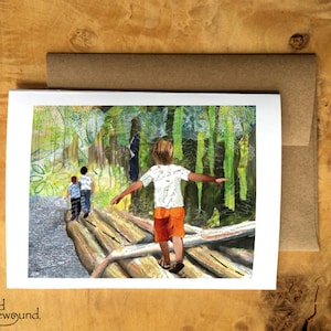 Carte de voeux représentant un collage en papier d'enfants en équilibre sur des rondins de bois marchant dans la forêt - Inspiration - Vierge à l'intérieur