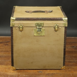 Hat trunk, canvas and leather - it is perfect near the sofa or in your room for example
