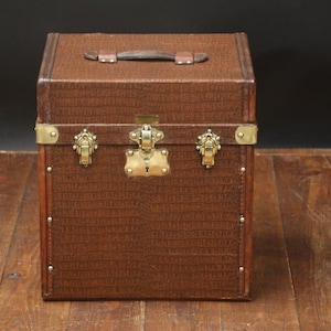 Men&#39;s Hat Trunk from the brand Delion