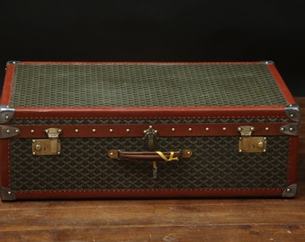 Large suitcase from the luxury brand Goyard in woven canvas