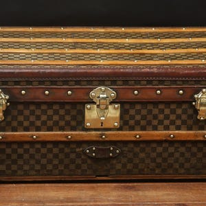 Squares cabin trunk