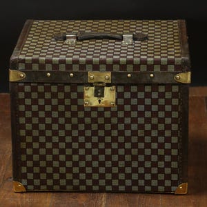 Hat trunk from the luxury brand Moynat