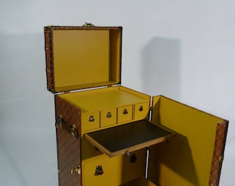 R913 Secretary travel