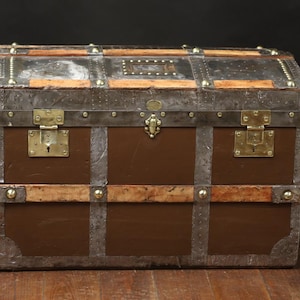 Curved trunk from the Belgian luxury leather goods brand Delvaux