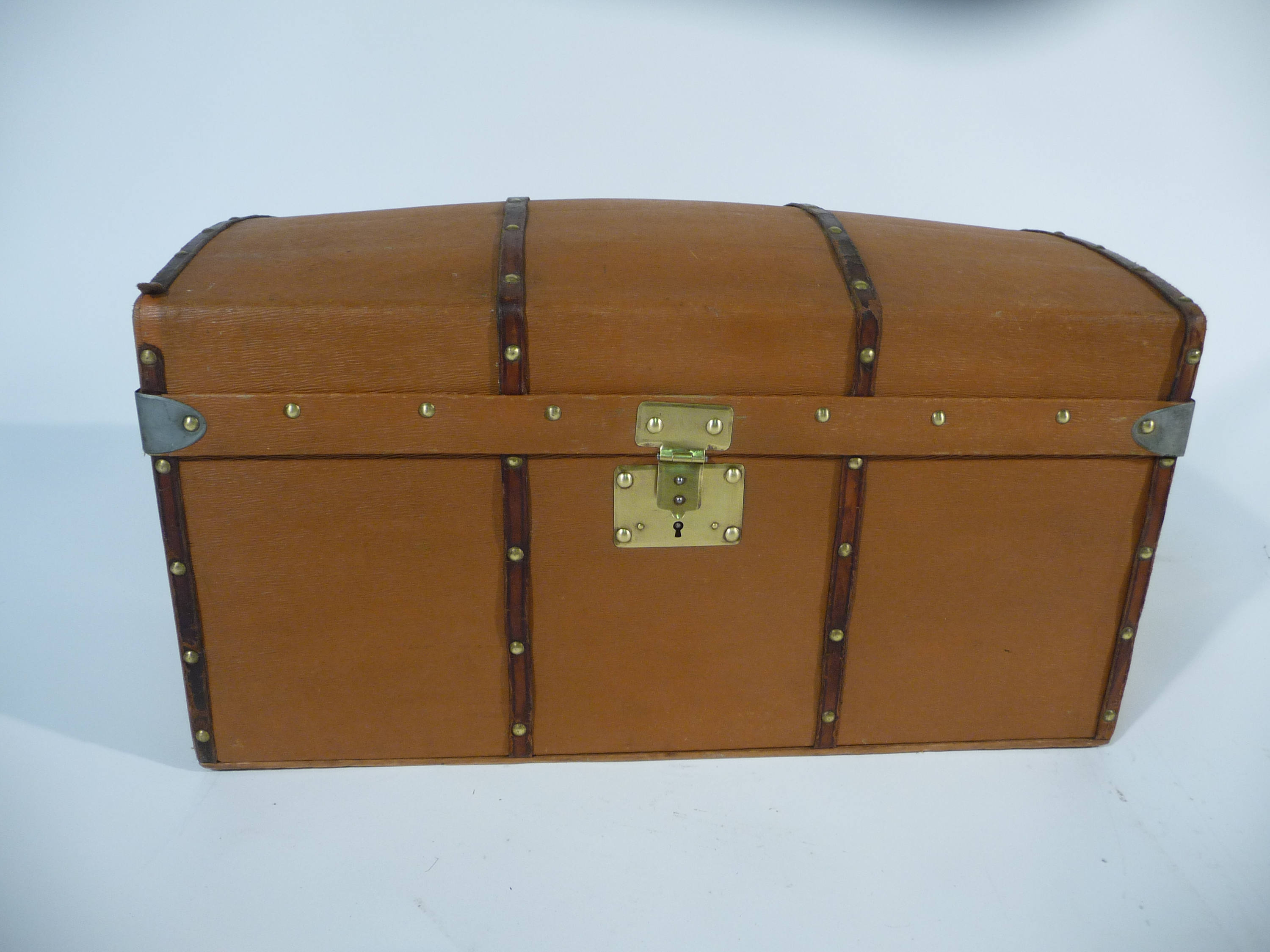 R925 Malle de Poupée Bombée