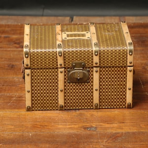 Squares doll trunk