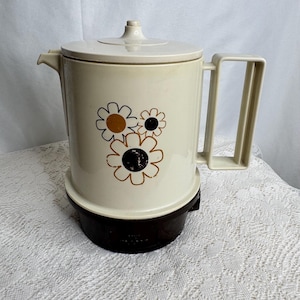 Vintage 70s Daisy Hot Pot by Regal | Retro Kitchen Decor | Cottagecore Floral Pitcher | 1970s Kitchen Display | Vintage Kitchen Prop