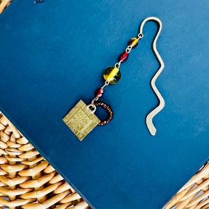 Upcycled Bookmark from old necklace. Handmade and stylish Gift for her on any occasion. Decorate your bookshelf with sustainable bookmark!